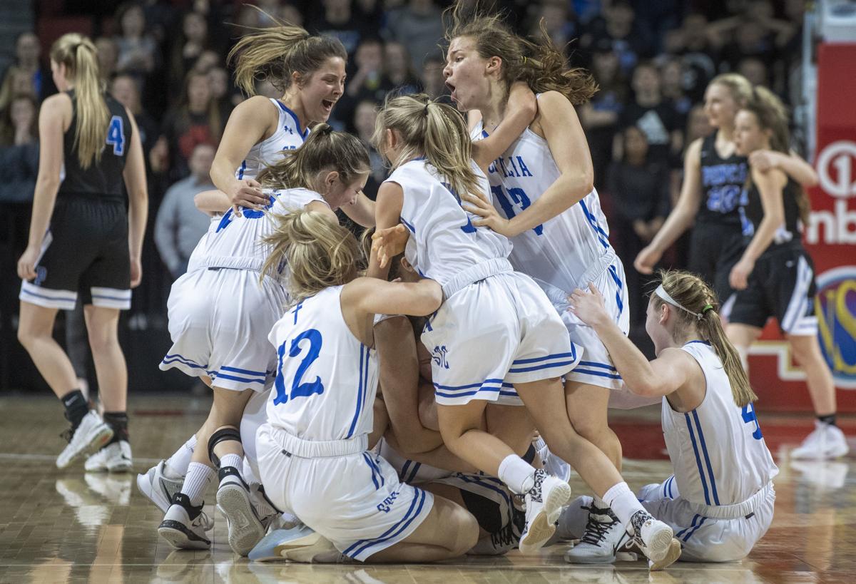 Class C 2 Girls Hastings Sc Turns The Tide To Clinch Second Straight Title Girls Basketball Journalstar Com