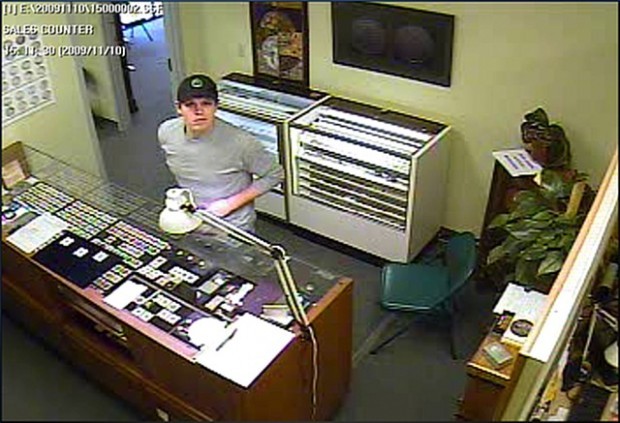 Lincoln man arrested for stealing 2 gold coins