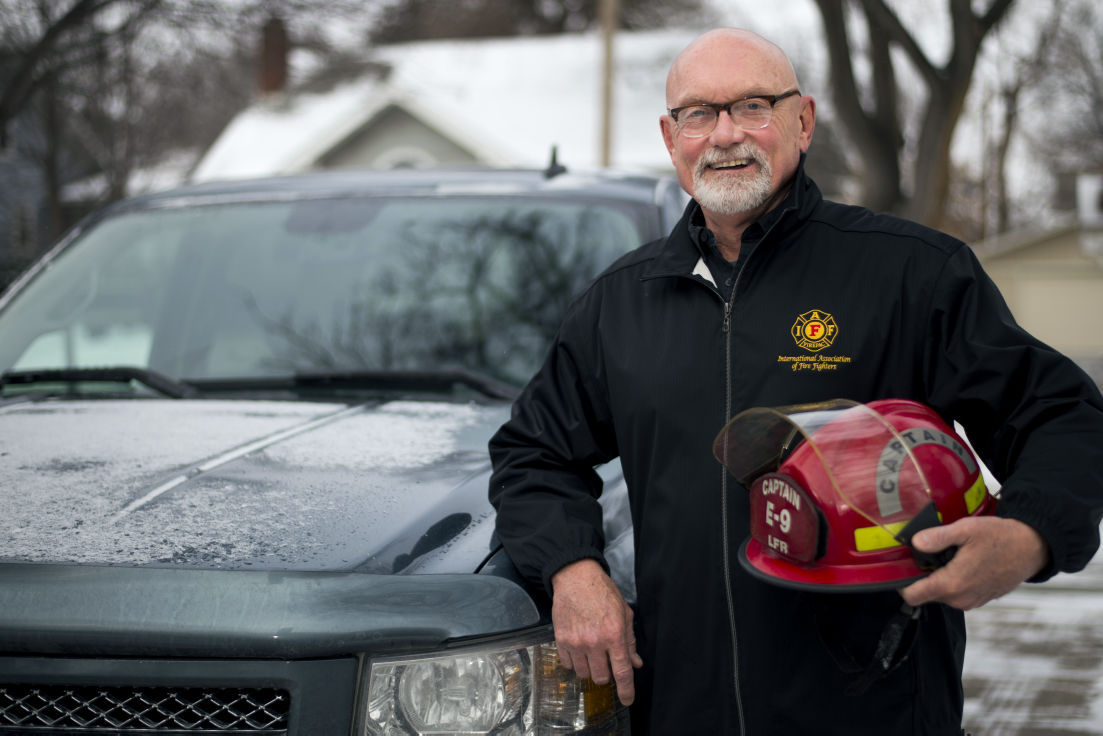 Retired Firefighter Rescues Family From Overturned Car