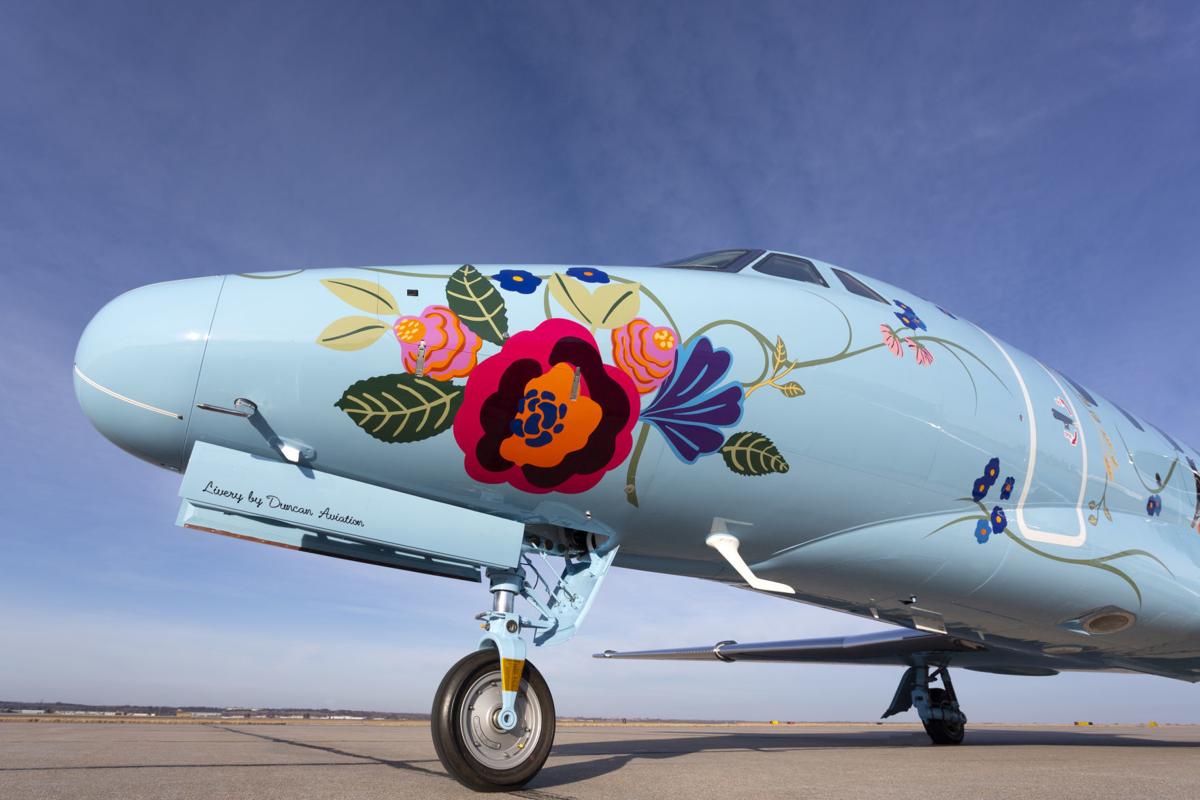 Airborne Art Duncan Aviation Jet Turned Into A Flying Painting Visual Art Journalstar Com