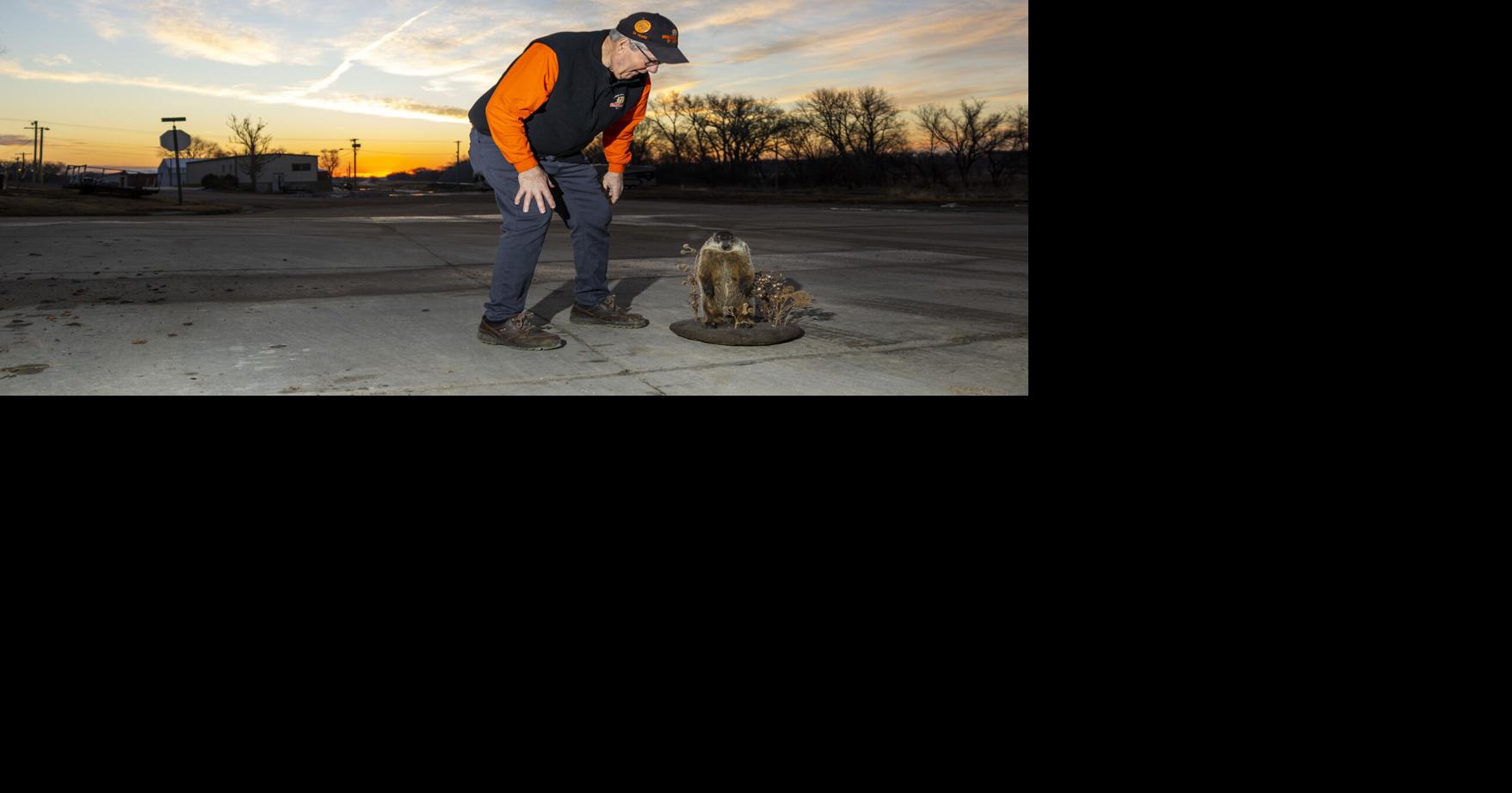 Photos Unadilla Billie predicts an early spring on Groundhog Day