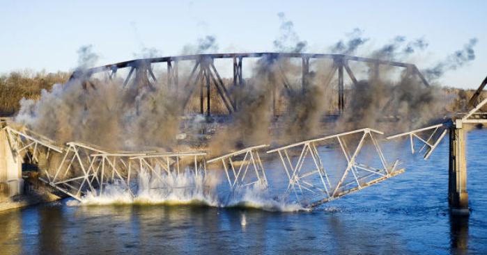 Span of historic Rulo bridge destroyed