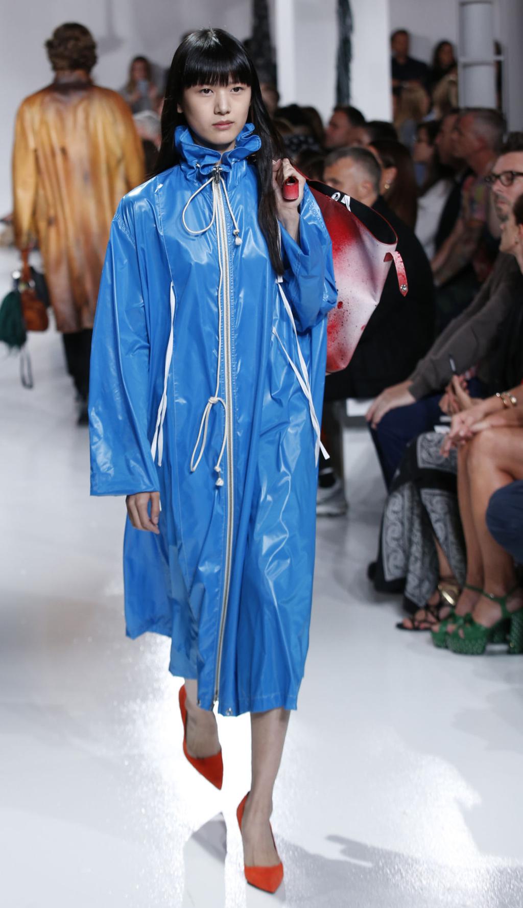 Photos Fashion Week Continues With Shows From Calvin Klein Heidi Klum Lifestyles Journalstar Com