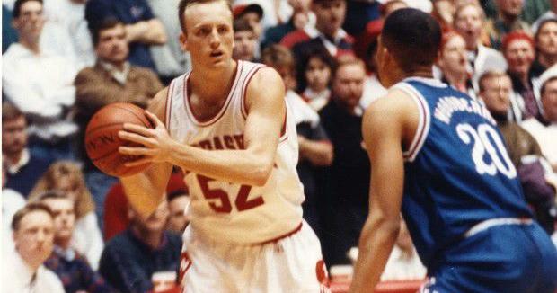 sur Le Roster. | Welcome to Road 66 : A House in Nebraska Piatkowski avec le maillot de Nebraska