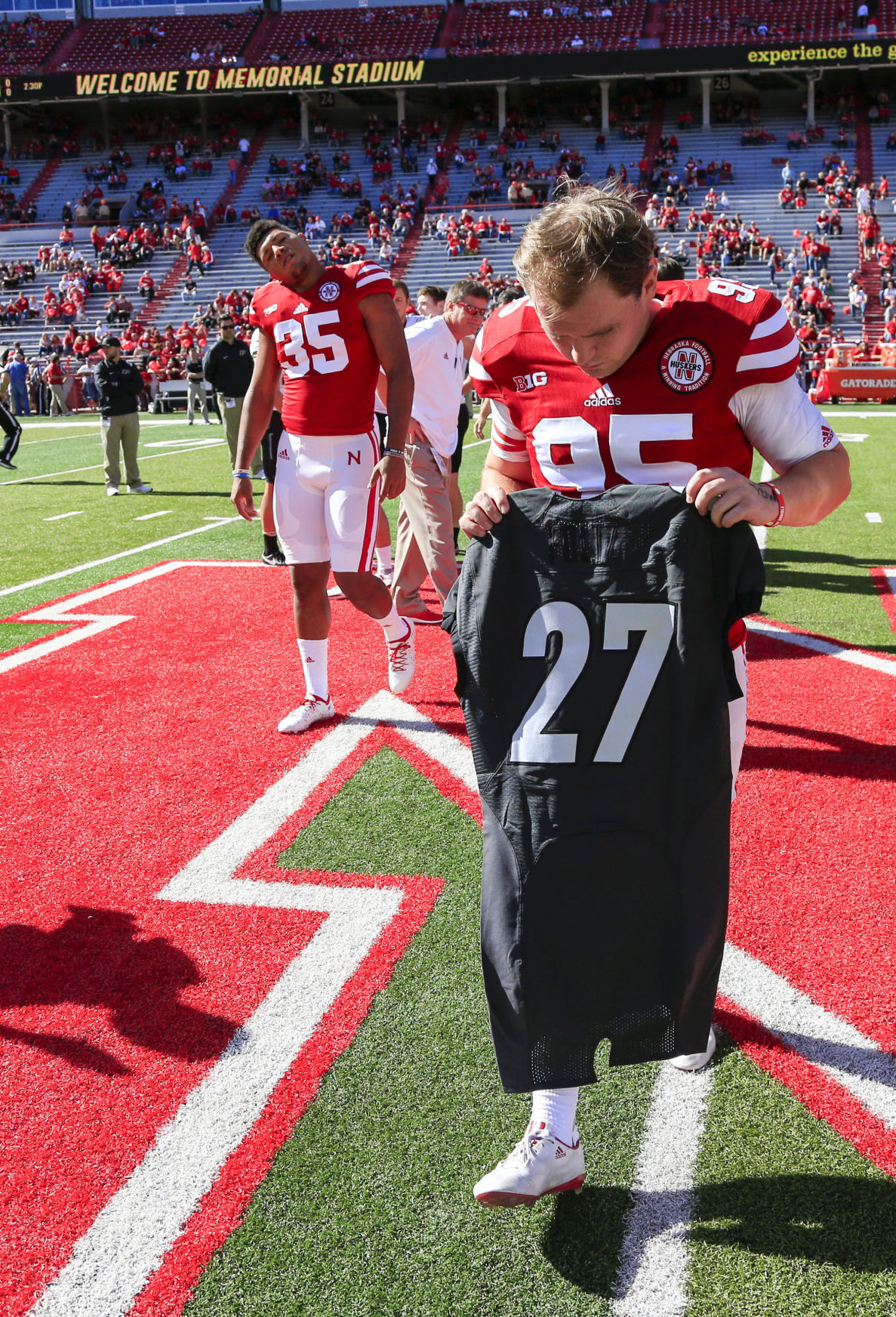 Red Report Huskers, Vols paying tributes to tragedies that impacted