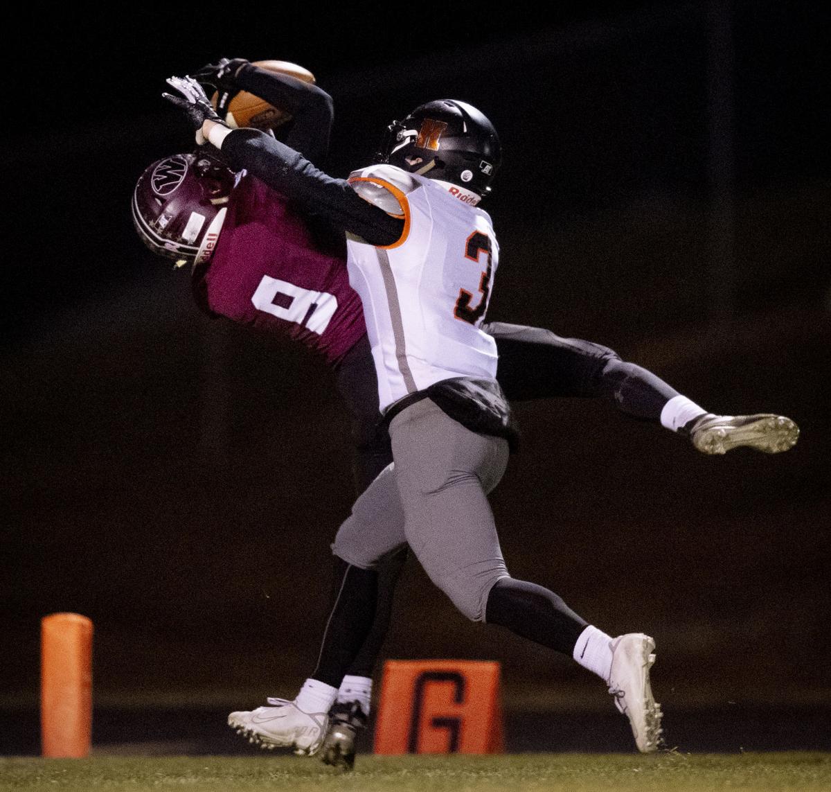 Waverly earns Skutt rematch after rolling past Hastings in Class B Waverly earns Skutt rematch after rolling past Hastings in Class B