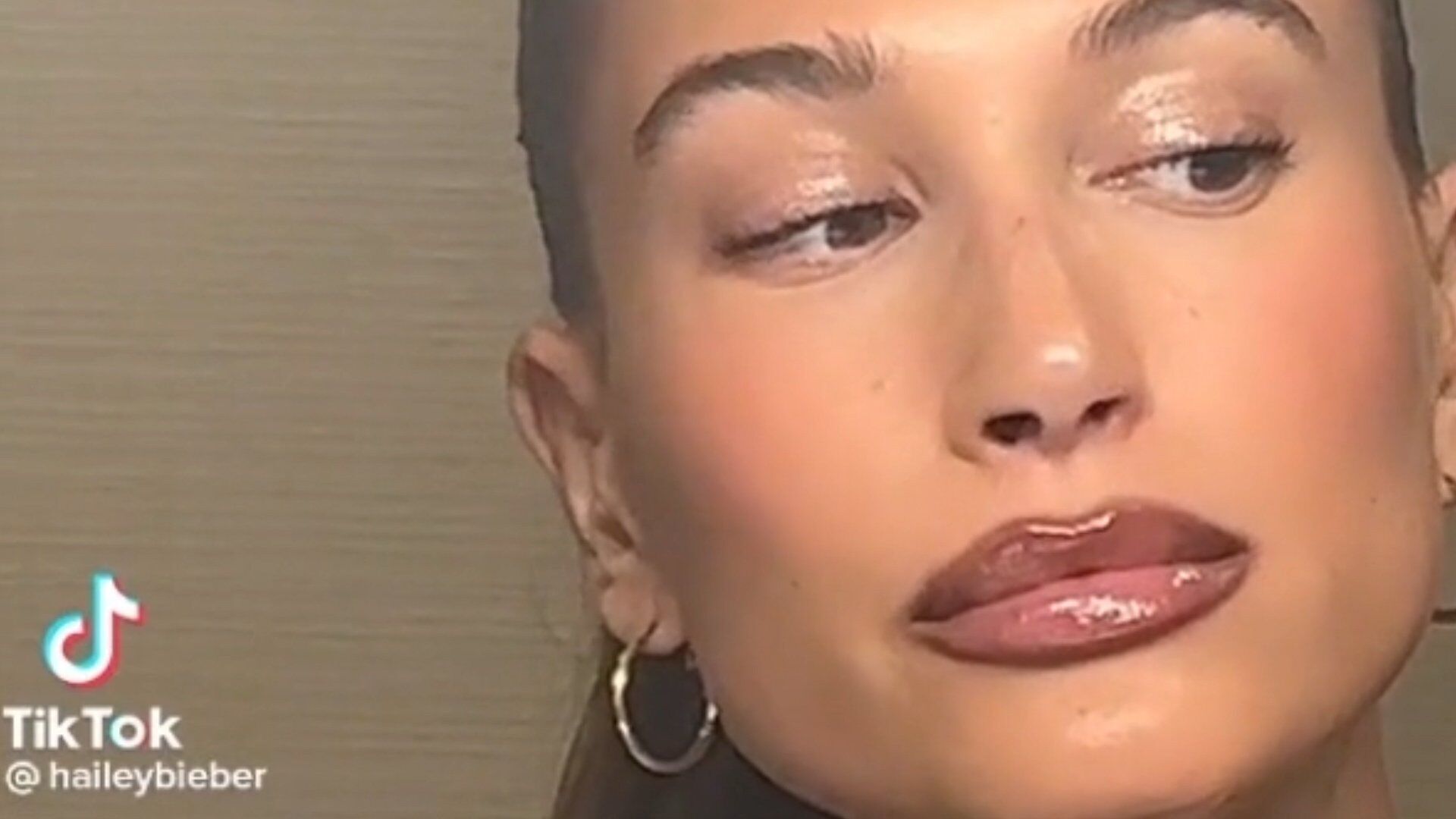 Hailey Bieber accused of cultural appropriation over brownie glazed lips picture
