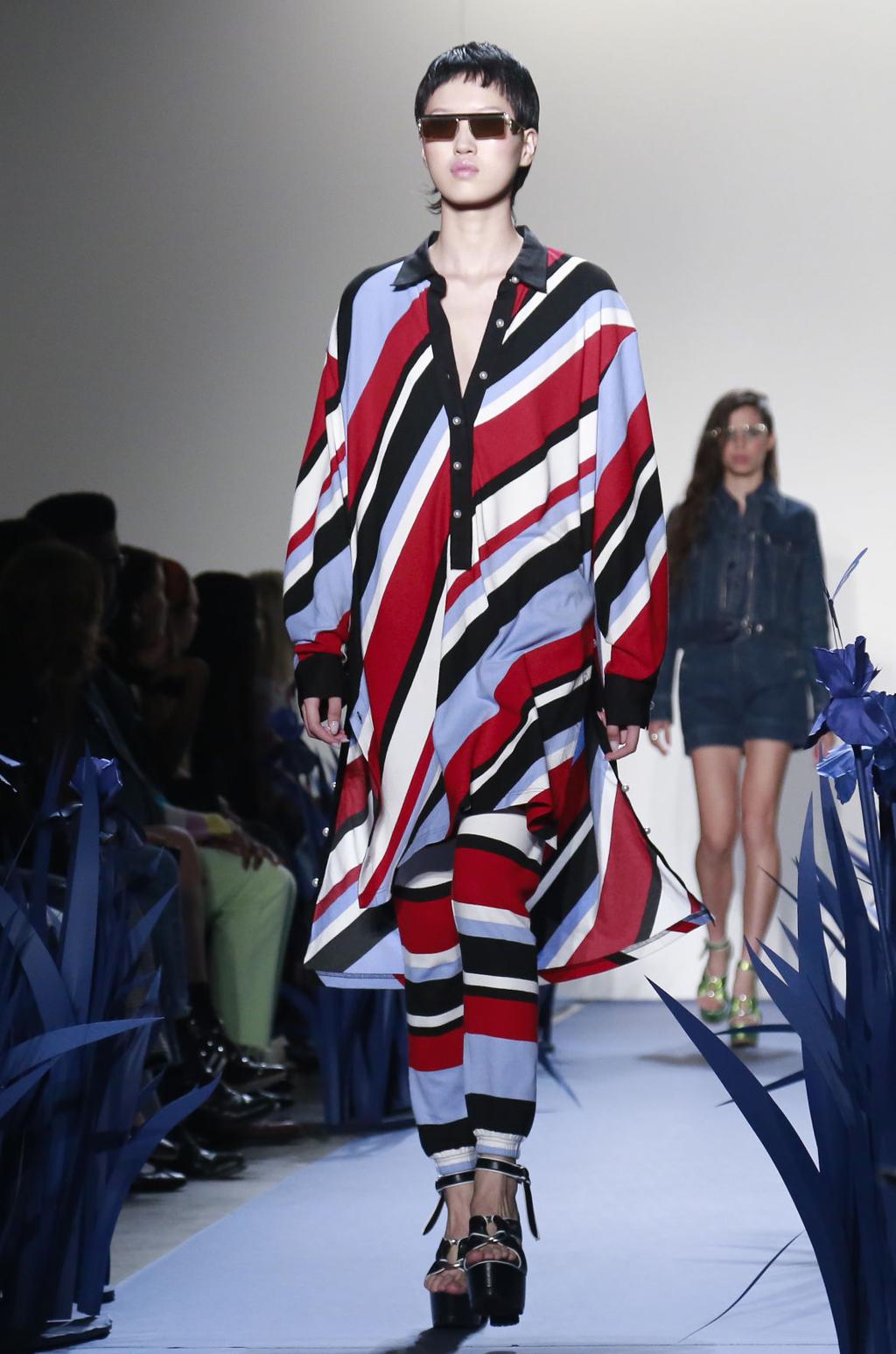Photos Fashion Week Continues With Shows From Calvin Klein Heidi Klum Lifestyles Journalstar Com