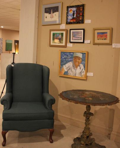 Furniture and art (vertical)