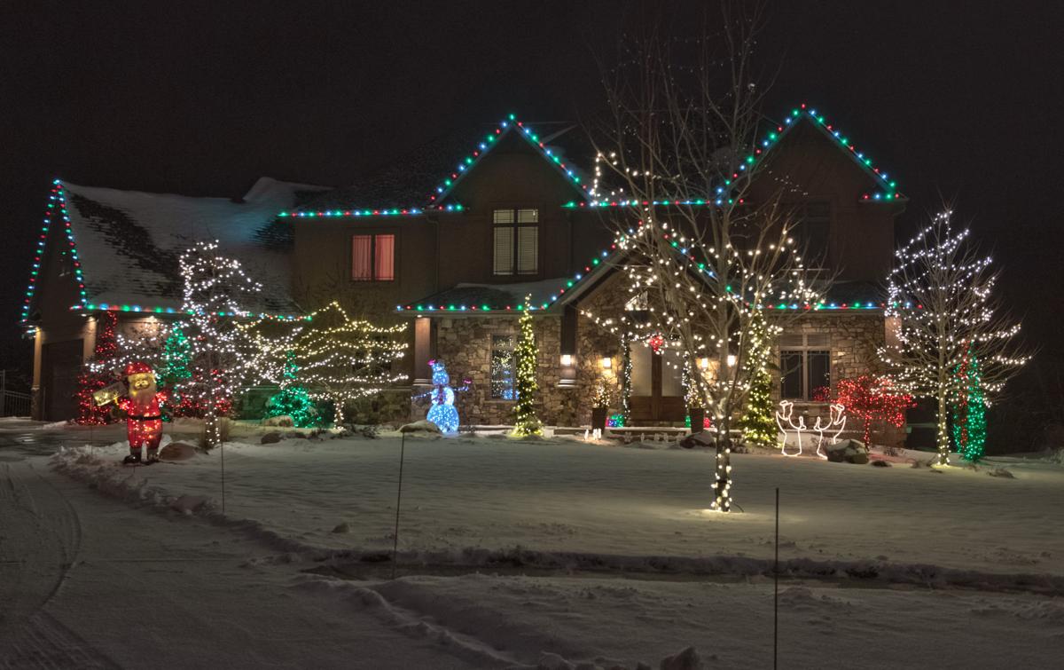 With more than 100,000 Christmas lights, Ponca couple wins 50K prize