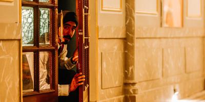 ENTER-HOTELMUMBAI-MOVIE-REVIEW-MCT
