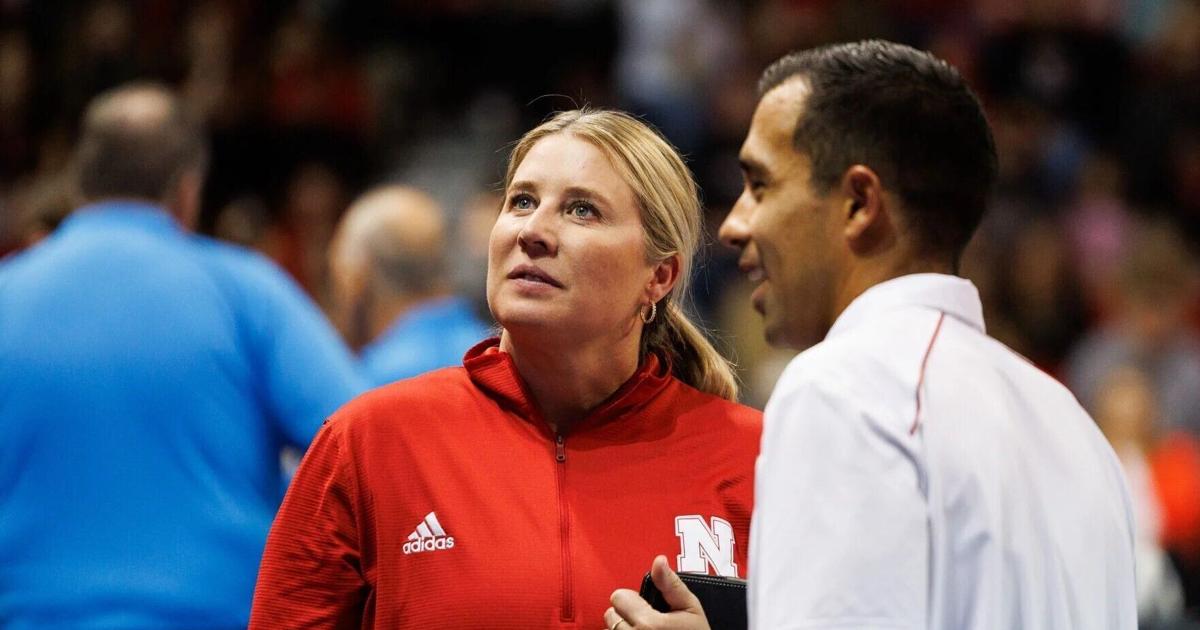 El voleibol de Nebraska contrata a un entrenador de fuerza ‘ideal’ que trabajó con DBK en Louisville