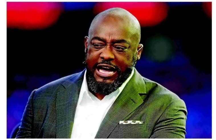 TOMLIN ENJOYS LIFE OFF FIELD