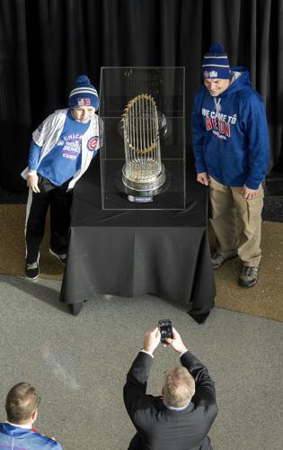 Hundreds line up to see Chicago Cubs World Series trophy in Lincoln