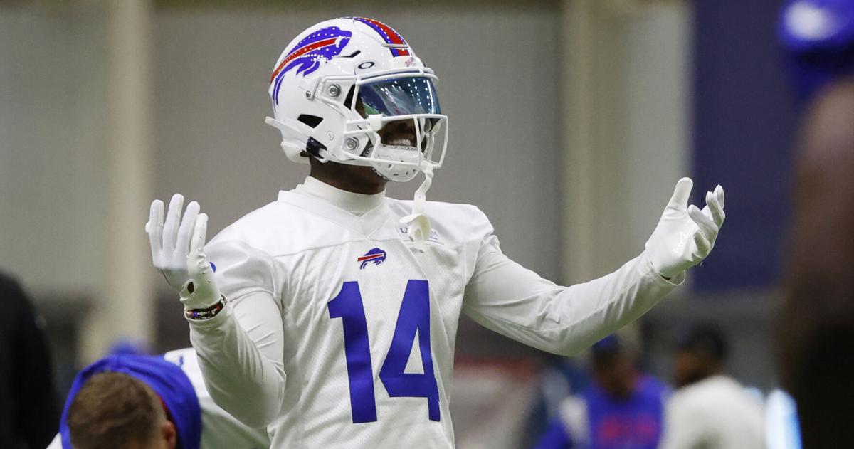 Diggs returns to Bills' practice