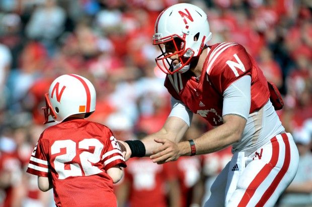 Cancer patient Jack Hoffman scores TD in Nebraska spring game