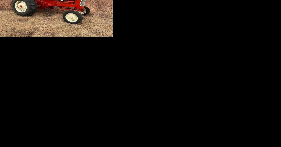 Allis Chalmers tractor featured at Camp Creek Threshers - Vimarsana News