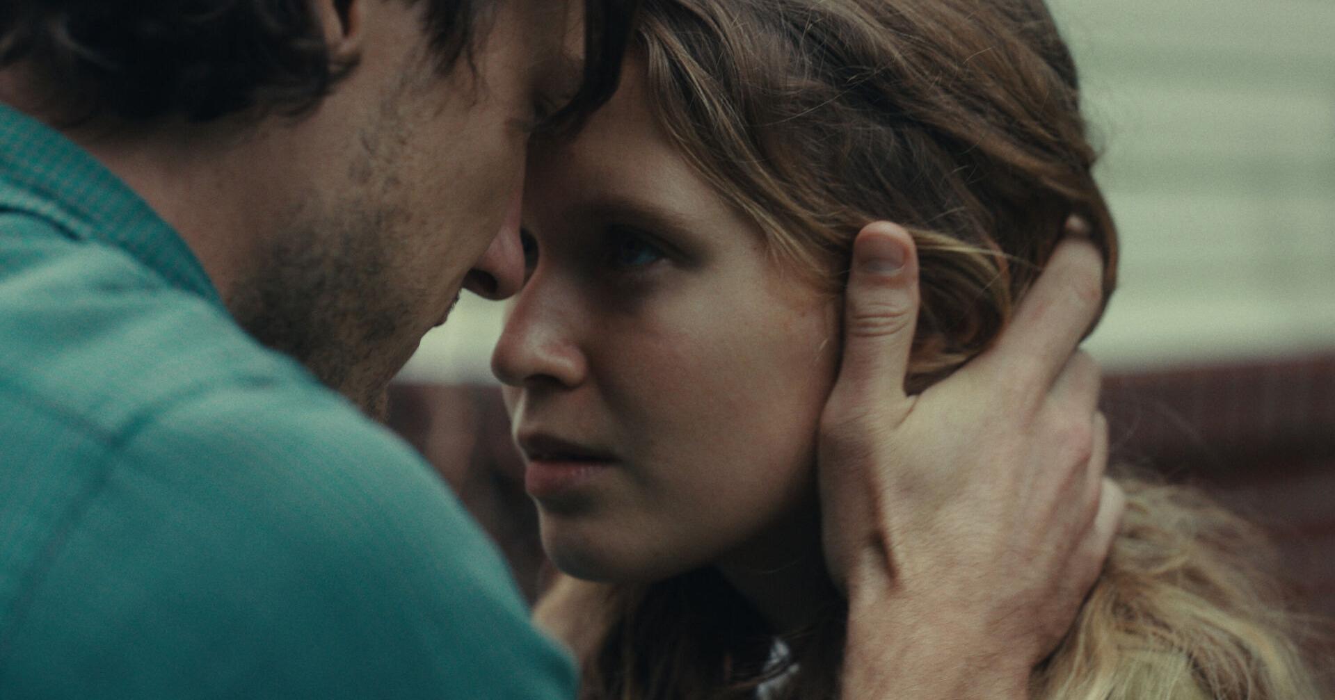 Review: Eliza Scanlen shines as teenager trapped in fundamentalist culture in "The Starling Girl" - Vimarsana News
