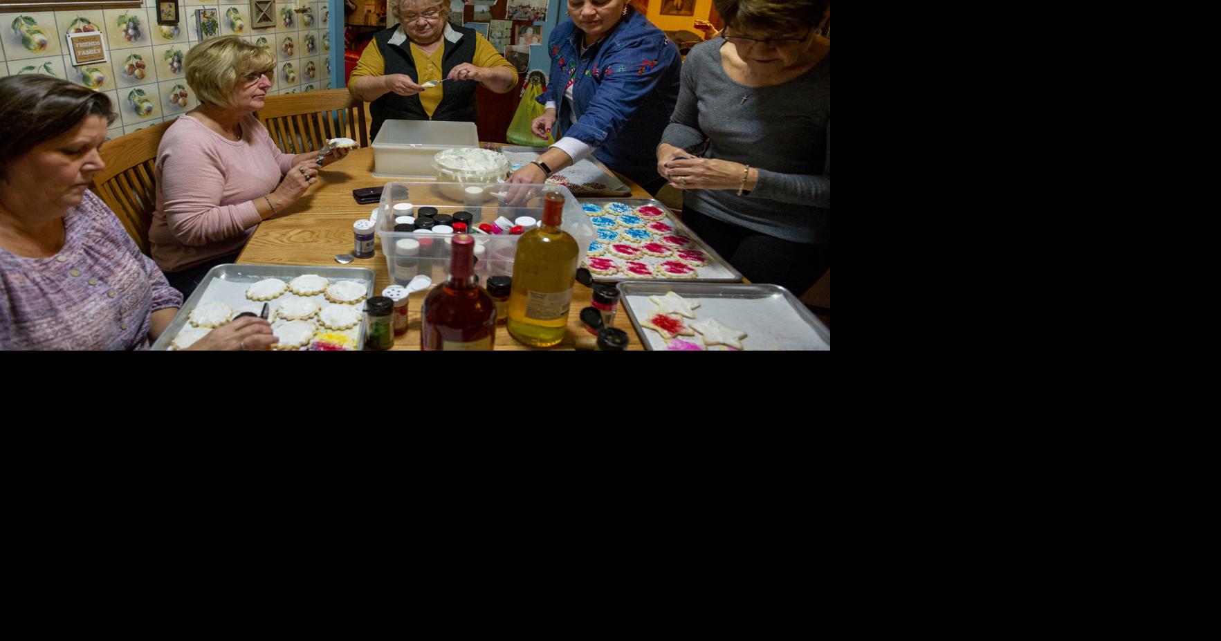 Tecumseh woman known for giving Christmas cookies dies with 25 dozen