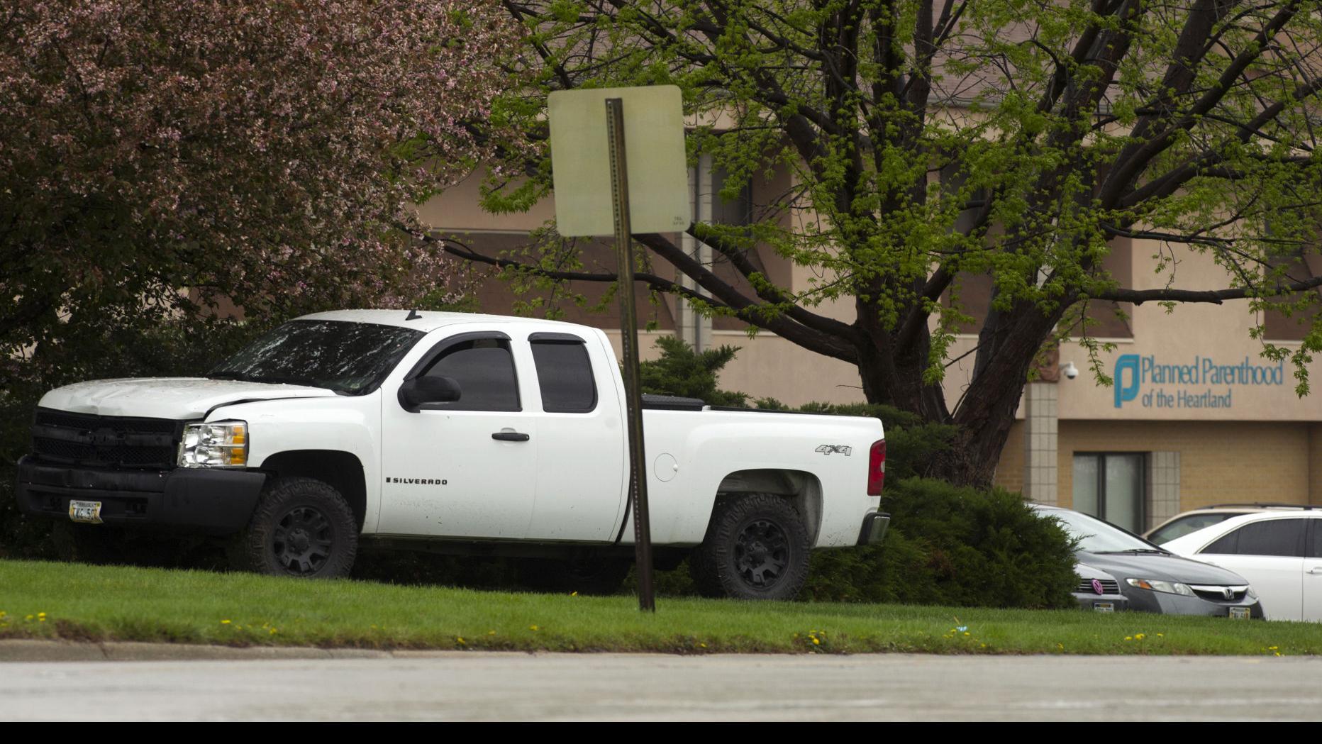 Three People Praying Outside Planned Parenthood Hit By Vehicle Crime And Courts Journalstar Com