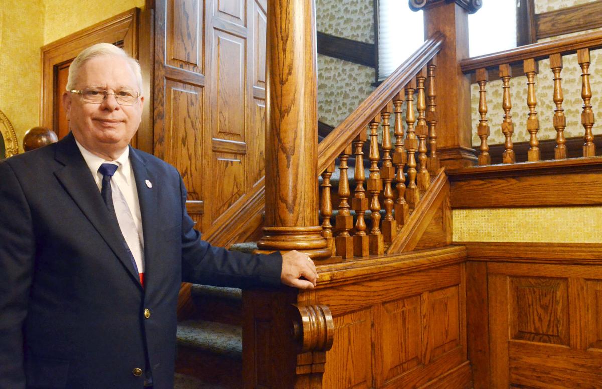 Nebraska mortician retiring after decades of service