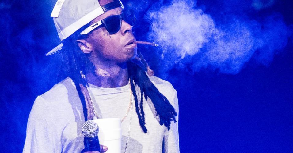 Reports: Rapper Lil Wayne hospitalized in Omaha