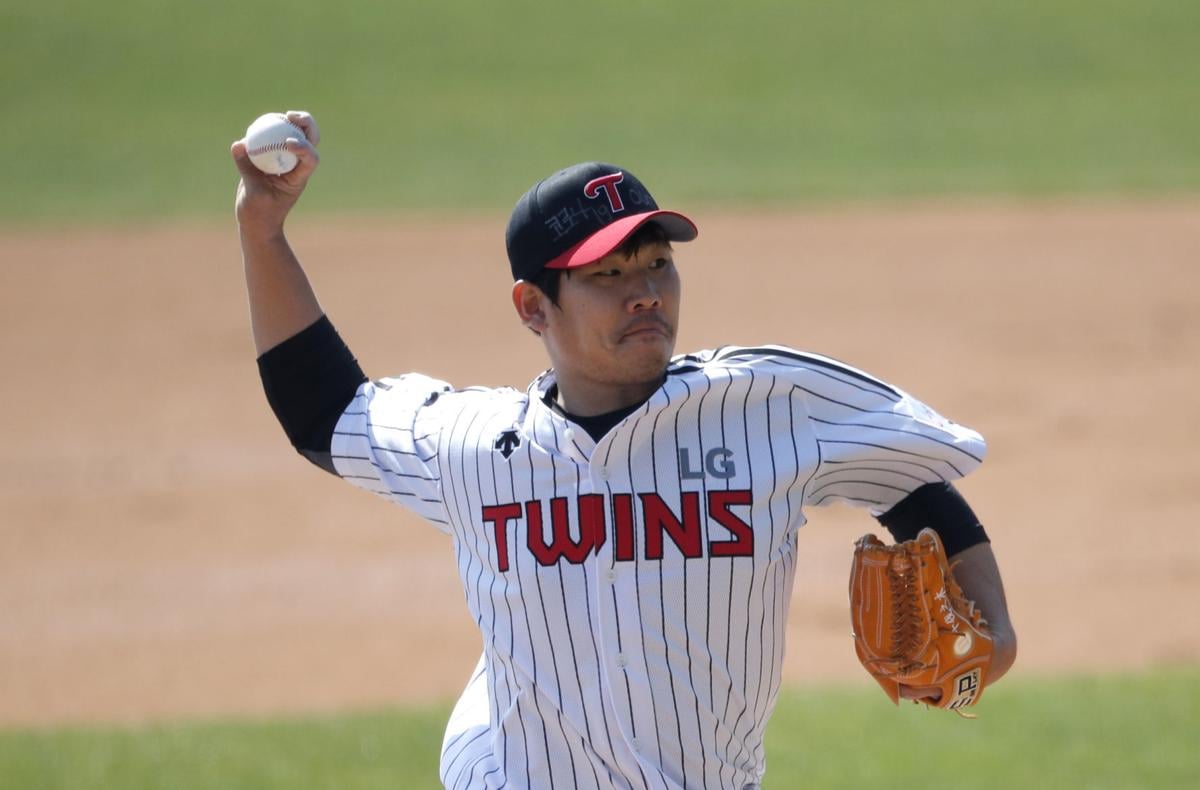 Virus Outbreak South Korea Baseball