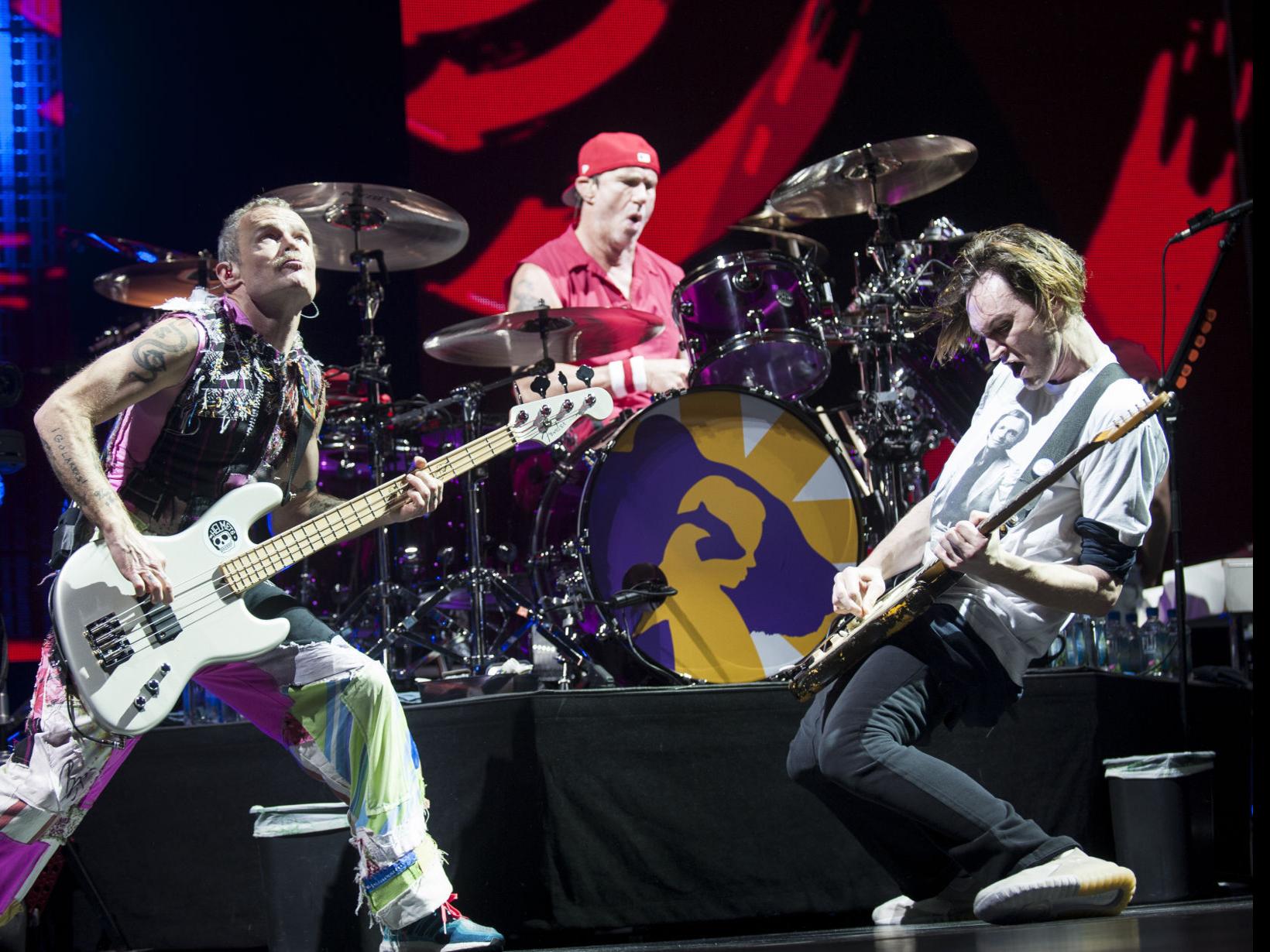 Review Red Hot Chili Peppers Deliver Best Rock Show Yet At Arena Music Journalstar Com
