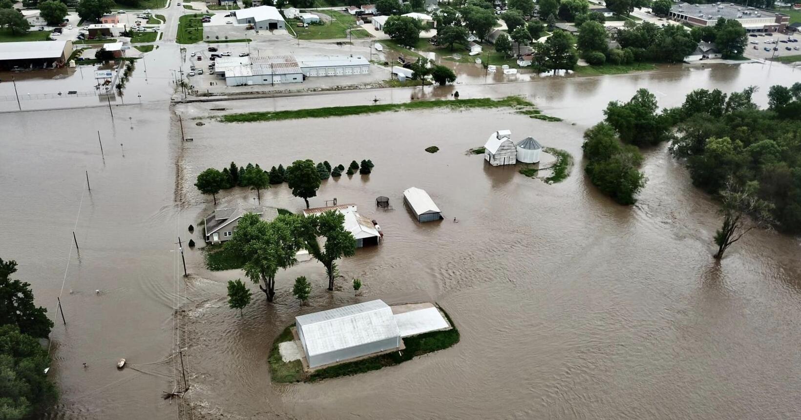 Fast-falling rain wreaks havoc in eastern Nebraska, forcing road closures, water rescues - Vimarsana News