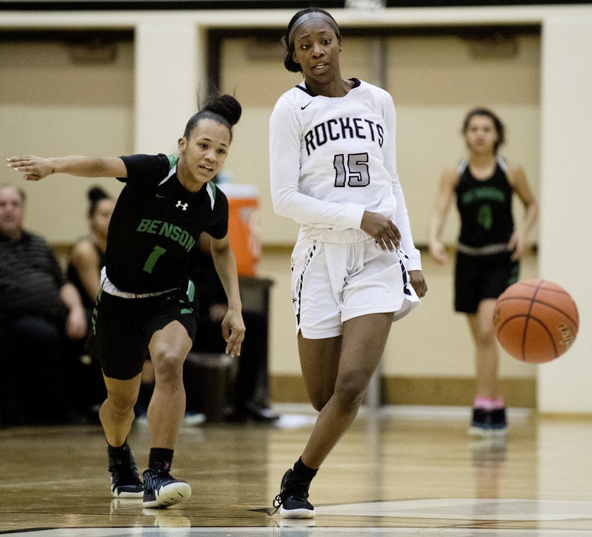 Led By Jones Steal And Free Throw No 10 Rockets Weather Several