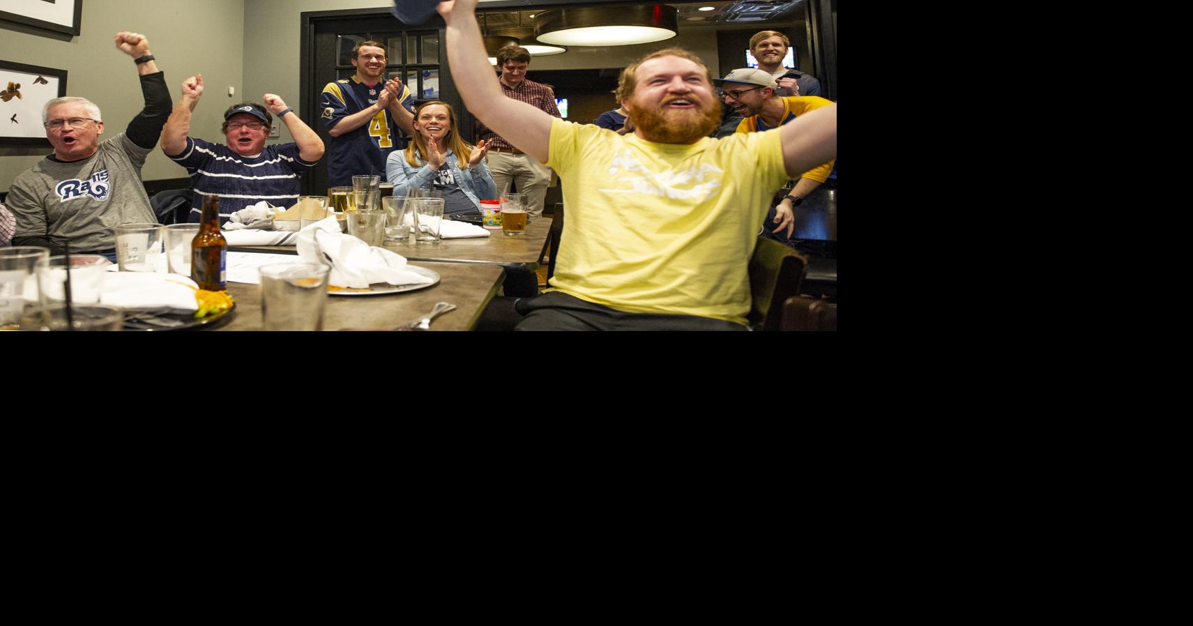 Former teammates and friends gather to watch Lincoln native Zuerlein