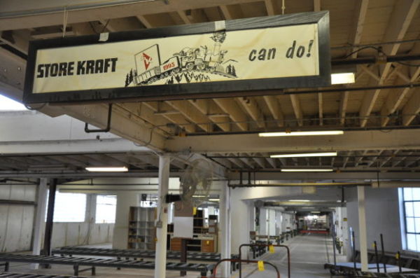 Store Kraft opens doors to public for auction