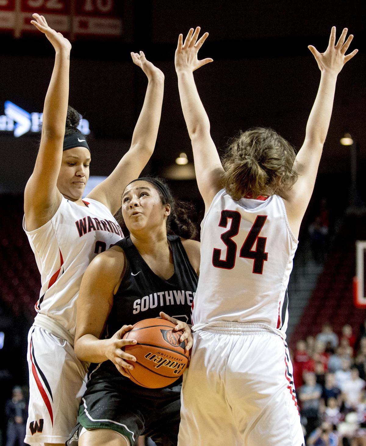 Class A Led By Ferguson Silver Hawks Don T Panic Pull Away From Defending State Champs Girls Basketball Journalstar Com