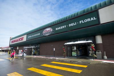 Russ's 70th and Van Dorn closing