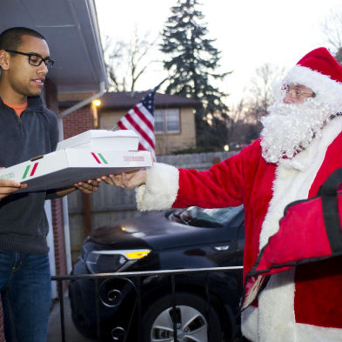 Pizza Business Hopping On Christmas Eve Local Journalstar Com Pizza Open On Christmas Day