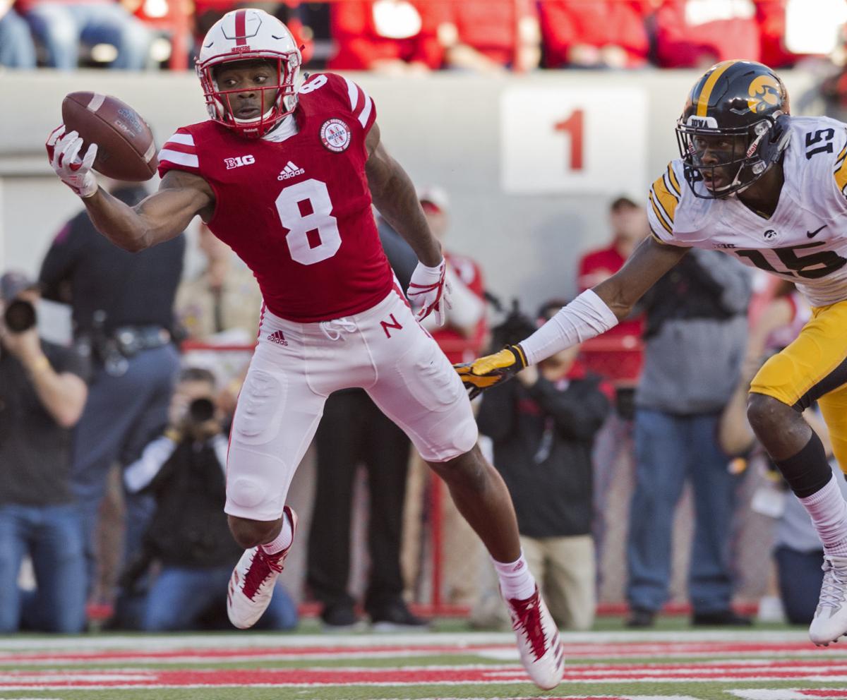 Huskers Stick With Tradition Elect Four Seniors As Season