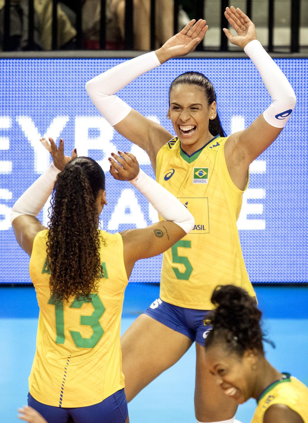 Photos USA volleyball team falls to Brazil in third night of tourney
