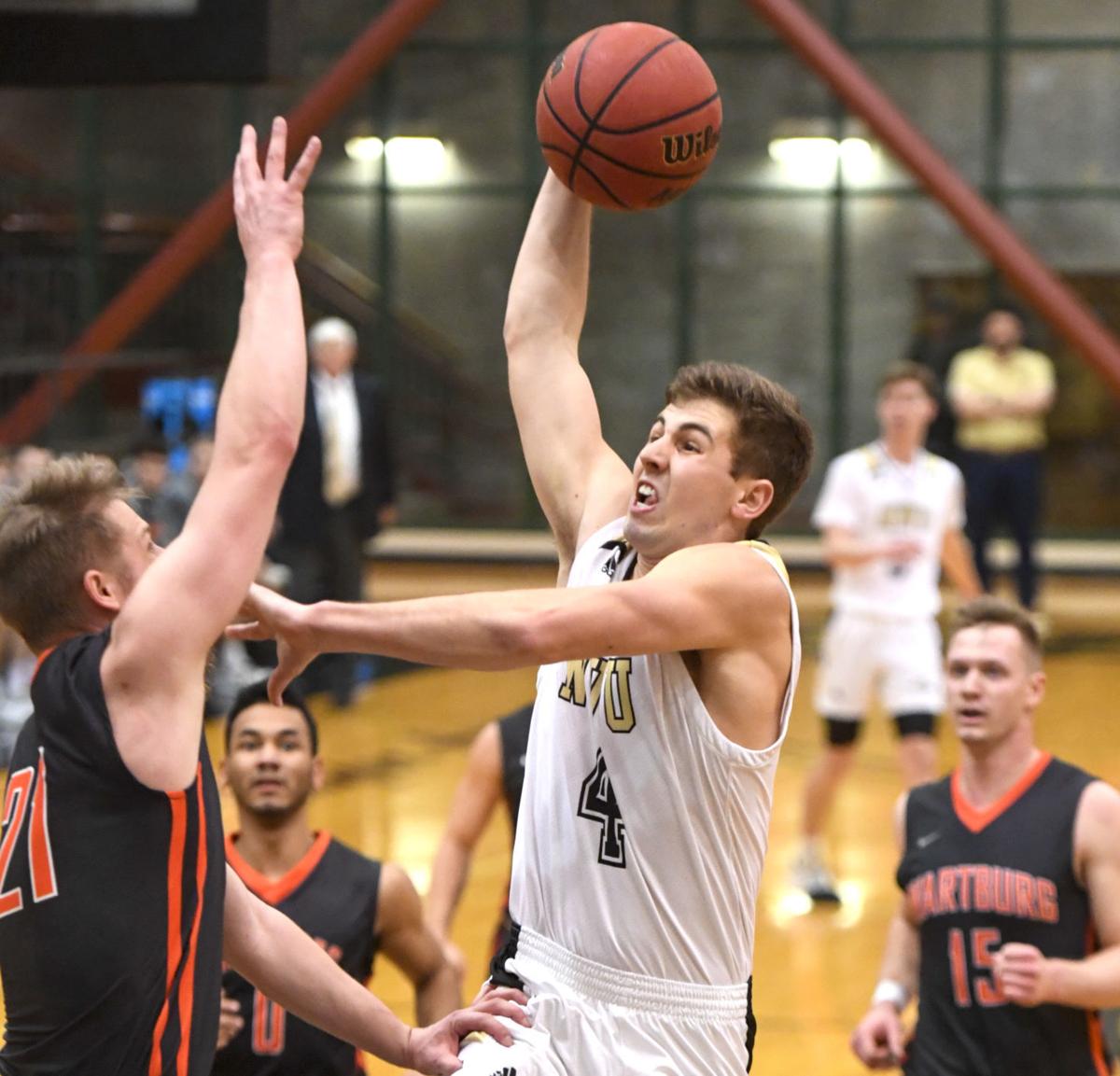 Schimonitz Pours In Game High 28 Points To Lead Prairie Wolves Past Wartburg College Sports Journalstar Com