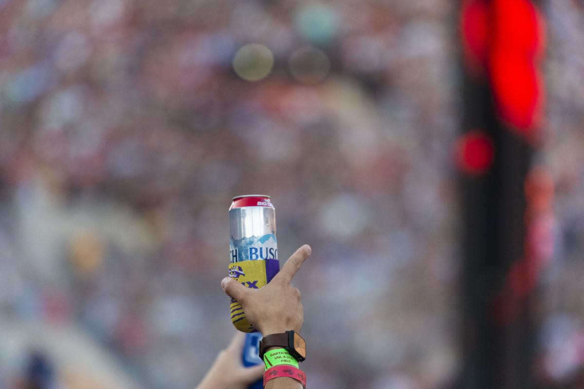 Garth Brooks concert gives glimpse of beer sales in Memorial Stadium