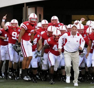 Bo Pelini tunnel walk