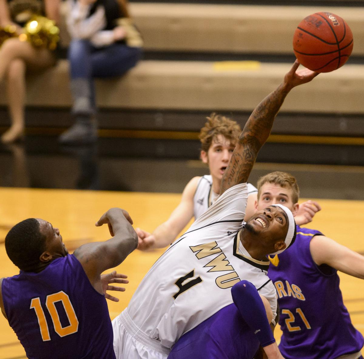 Loras Stuns Nwu Men With Buzzer Beater State College Hoops