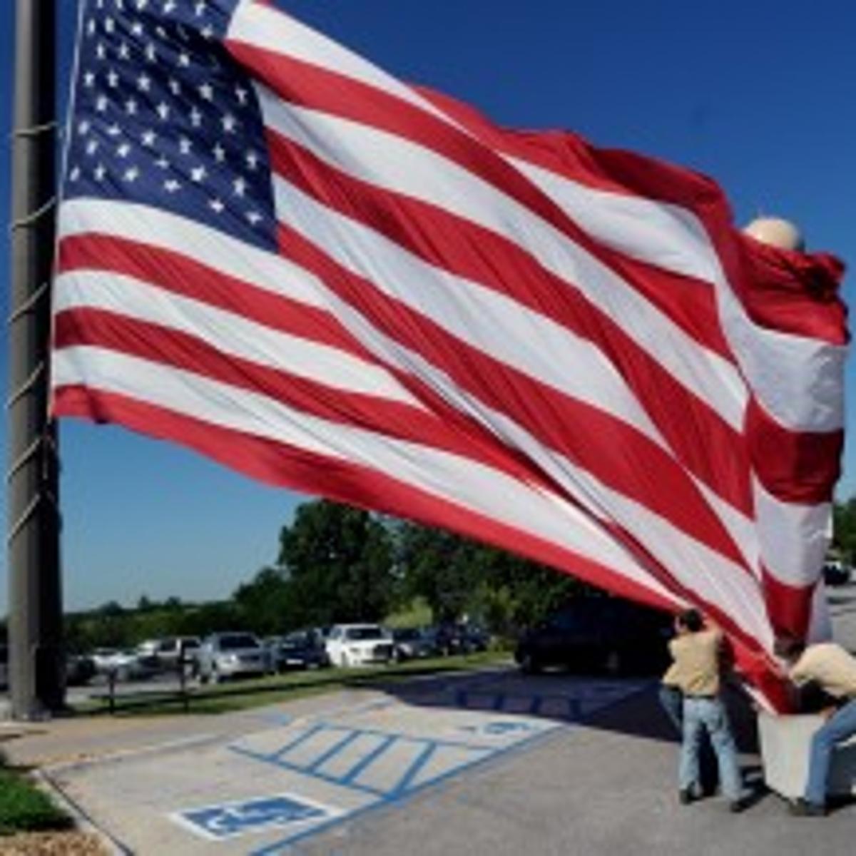 Changing Big Flag At Mahoney State Park Takes Special Effort Local Journalstar Com