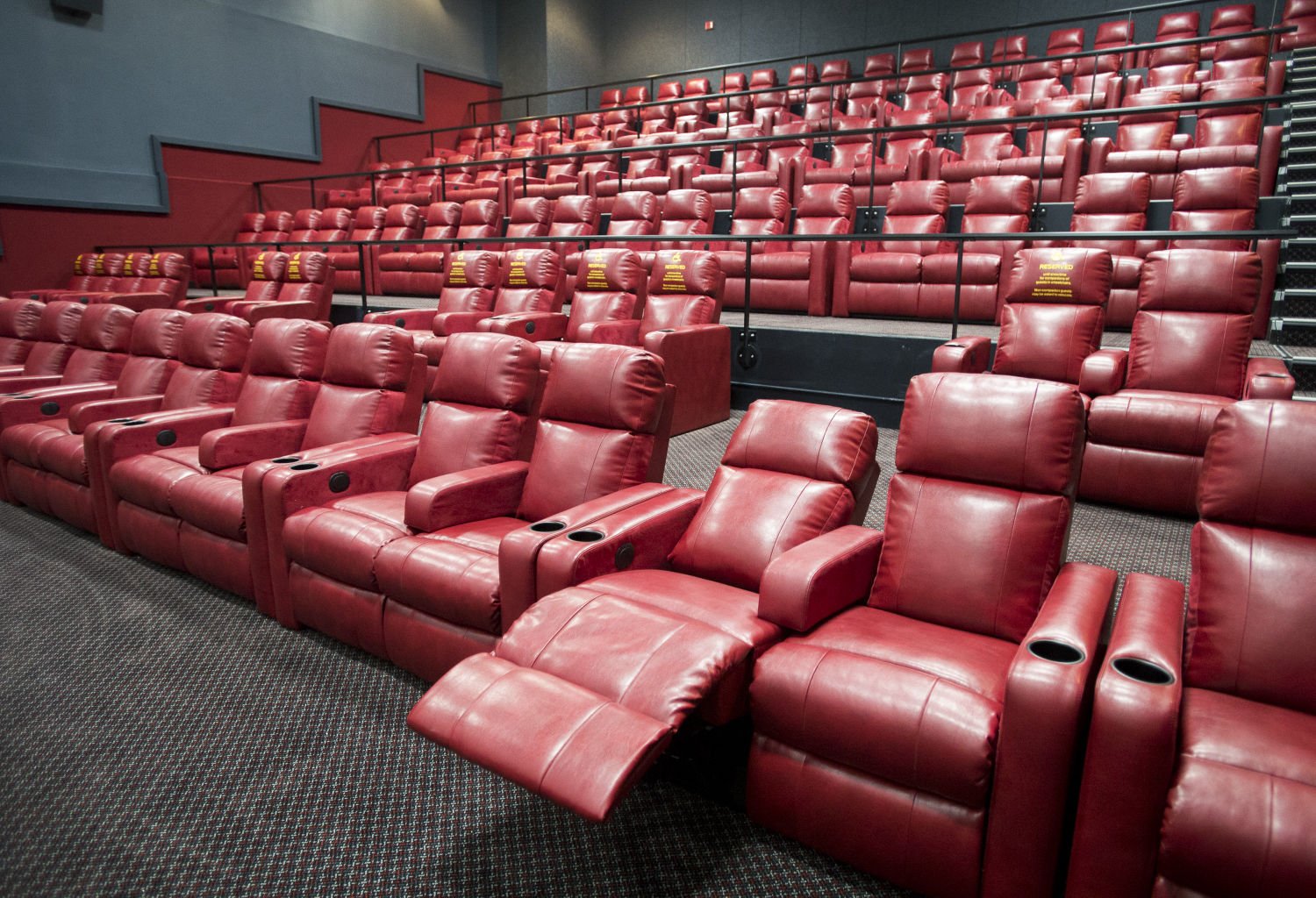 Мягкие сиденья кинотеатр