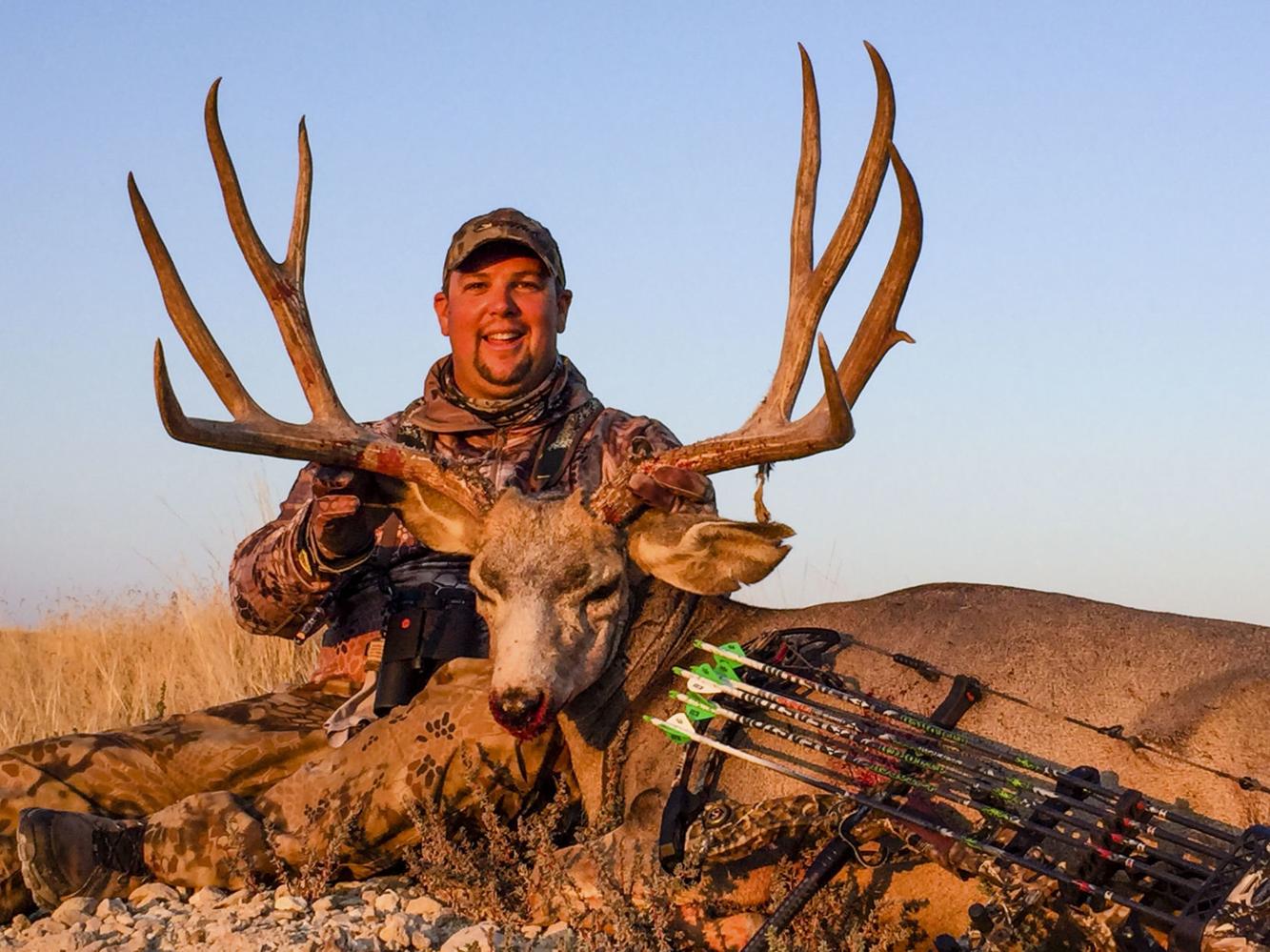 Michigan archer finally gets his Nebraska trophy mule deer