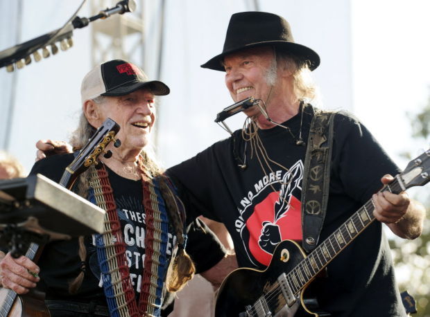 Willie Nelson, Neil Young play to thousands protesting Keystone XL ...