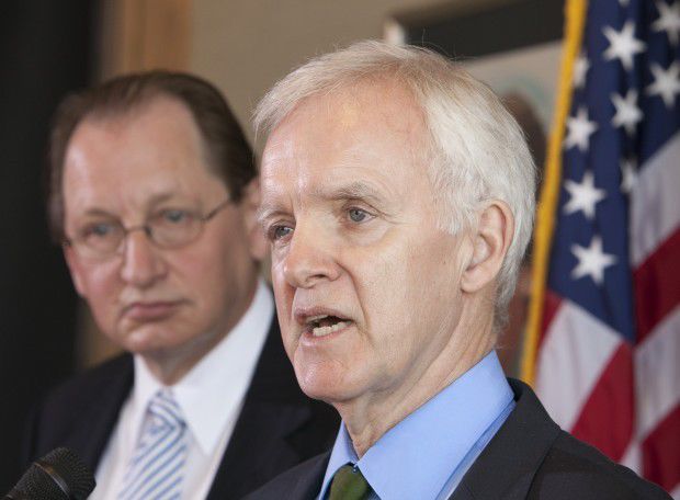 Bob Kerrey, Chuck Hassebrook