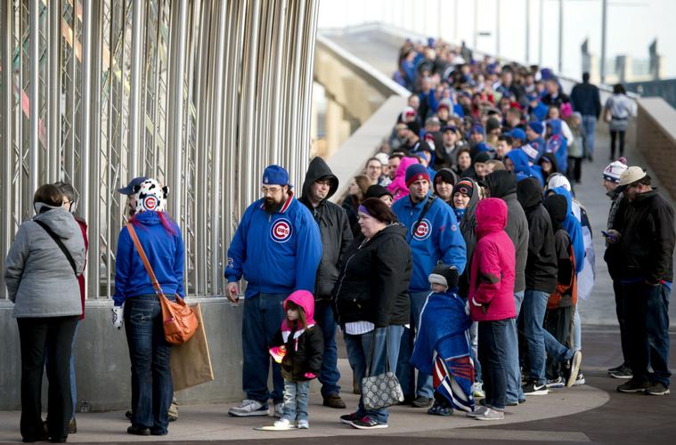 Hundreds line up to see Chicago Cubs World Series trophy in Lincoln