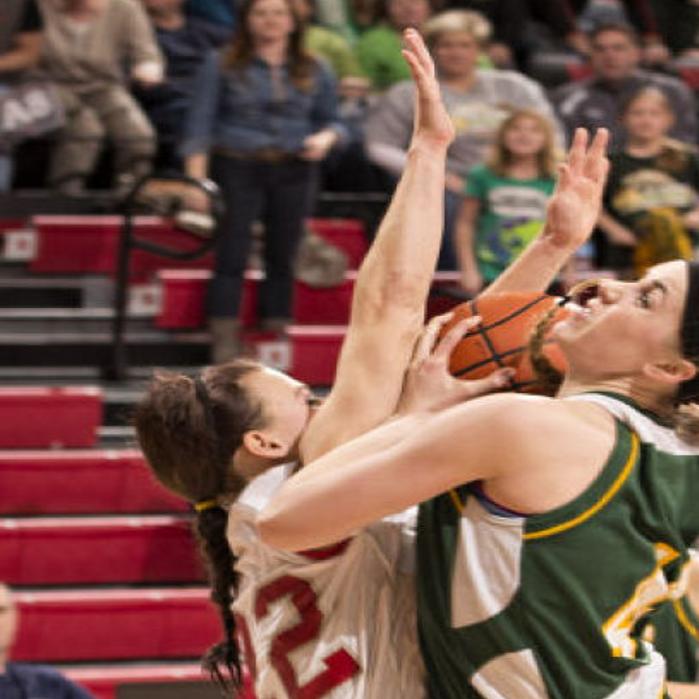 Class C 1 State Girls Basketball Squiers Clutch Play Lifts