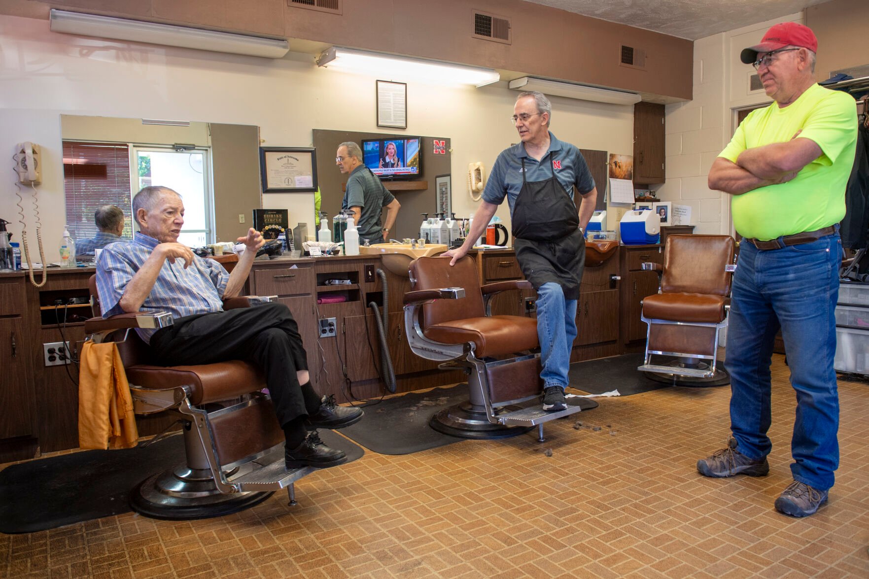 Longtime College View barber will soon call it quits after 57 years