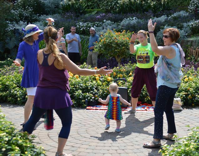Lulu Klein & her mom Zoe Ebers (2nd from right) join in Nia dance demo